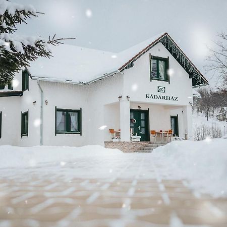 Kadarhaz Bed & Breakfast เวเลซา ภายนอก รูปภาพ