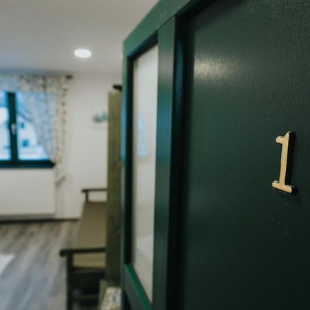 Kadarhaz Bed & Breakfast เวเลซา ภายนอก รูปภาพ