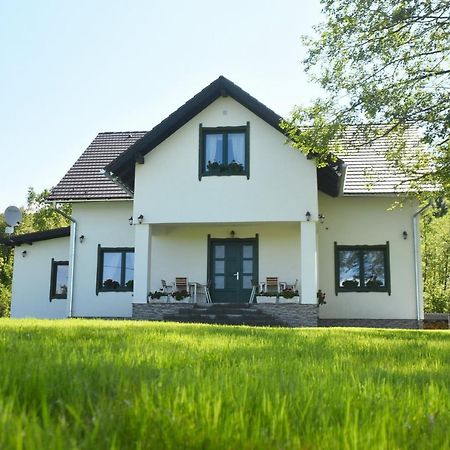 Kadarhaz Bed & Breakfast เวเลซา ภายนอก รูปภาพ