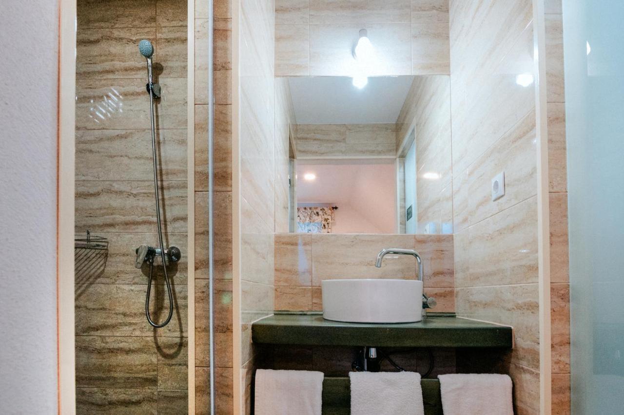 Kadarhaz Bed & Breakfast เวเลซา ภายนอก รูปภาพ