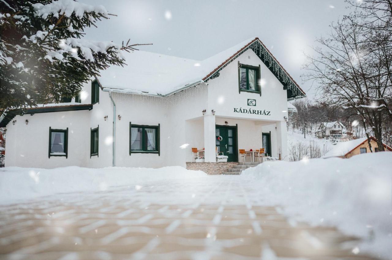 Kadarhaz Bed & Breakfast เวเลซา ภายนอก รูปภาพ