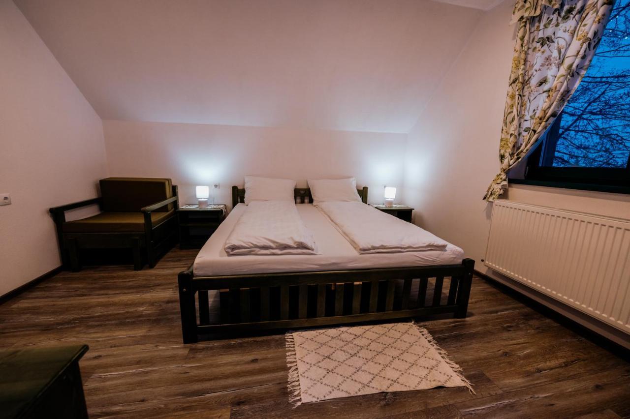 Kadarhaz Bed & Breakfast เวเลซา ภายนอก รูปภาพ