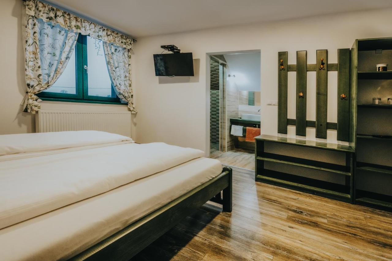 Kadarhaz Bed & Breakfast เวเลซา ภายนอก รูปภาพ