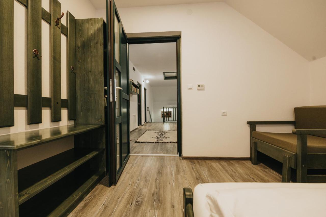 Kadarhaz Bed & Breakfast เวเลซา ภายนอก รูปภาพ