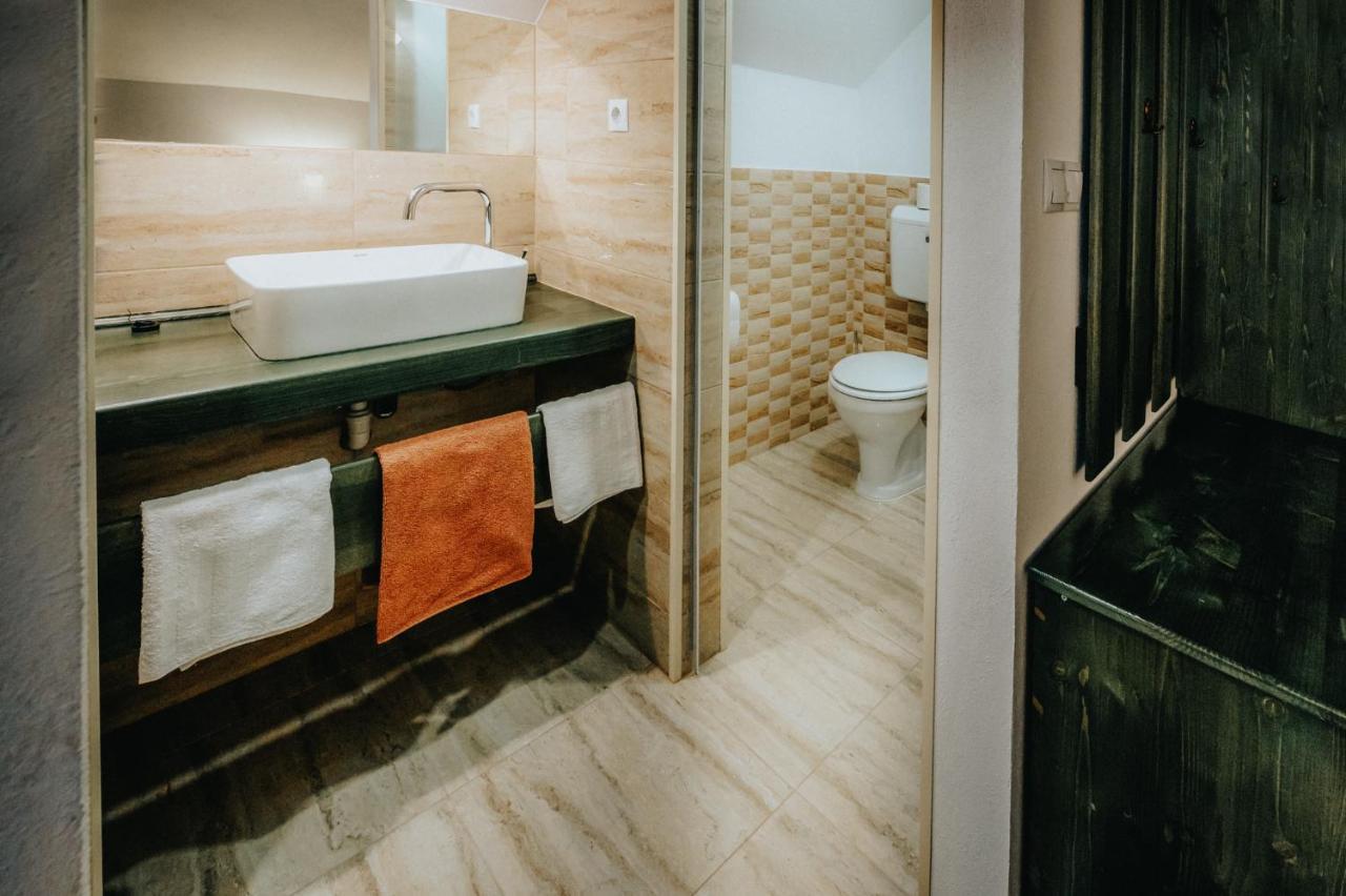 Kadarhaz Bed & Breakfast เวเลซา ภายนอก รูปภาพ