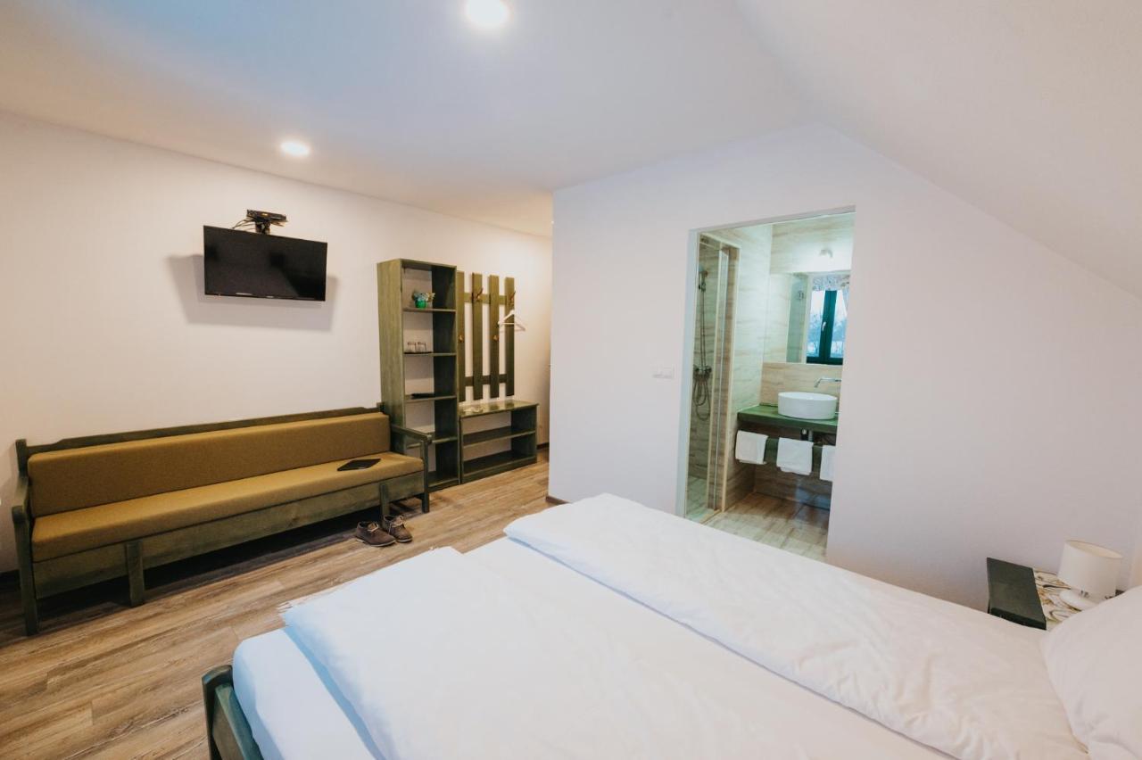 Kadarhaz Bed & Breakfast เวเลซา ภายนอก รูปภาพ