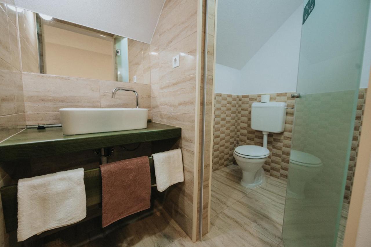 Kadarhaz Bed & Breakfast เวเลซา ภายนอก รูปภาพ