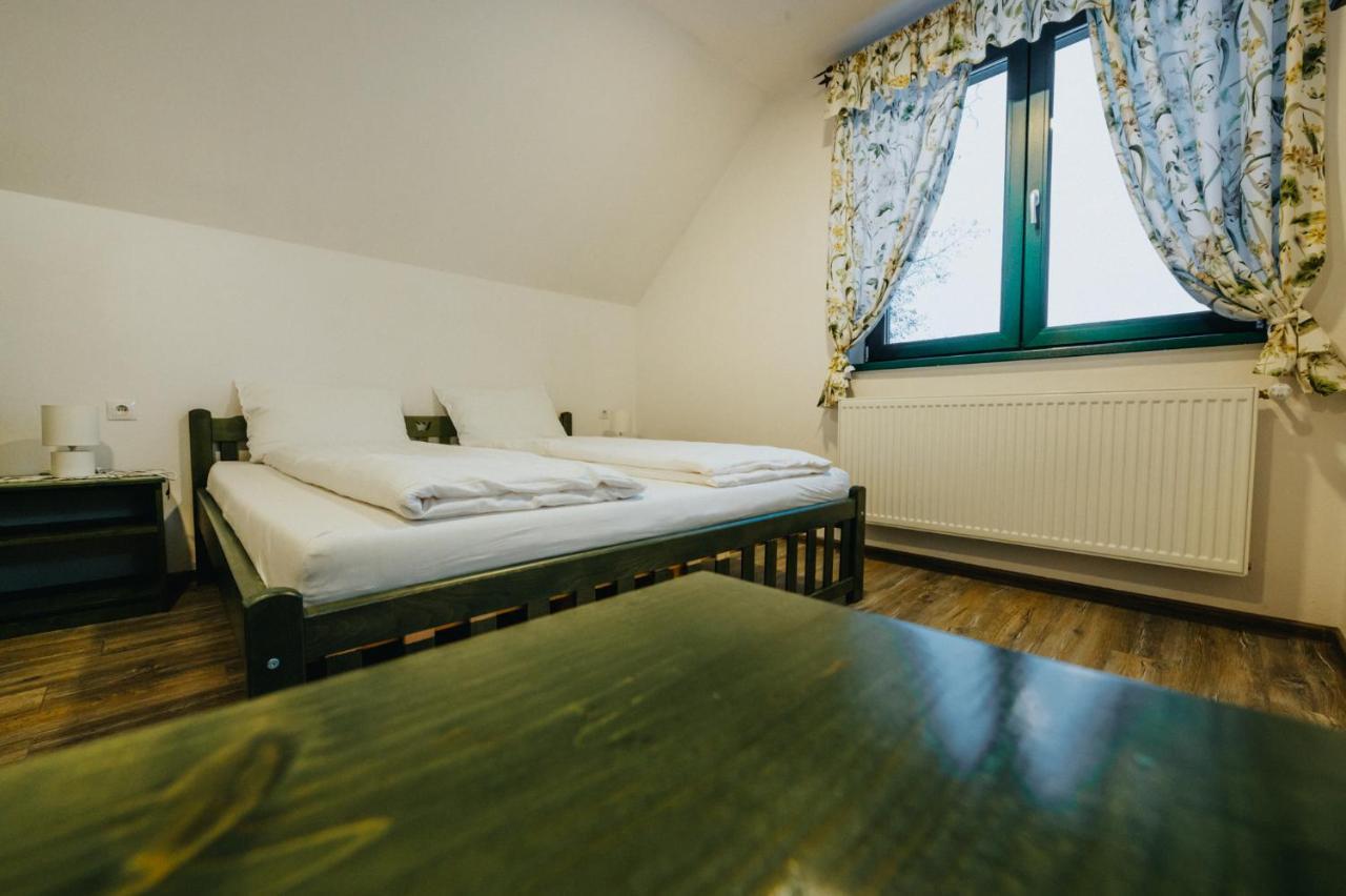 Kadarhaz Bed & Breakfast เวเลซา ภายนอก รูปภาพ