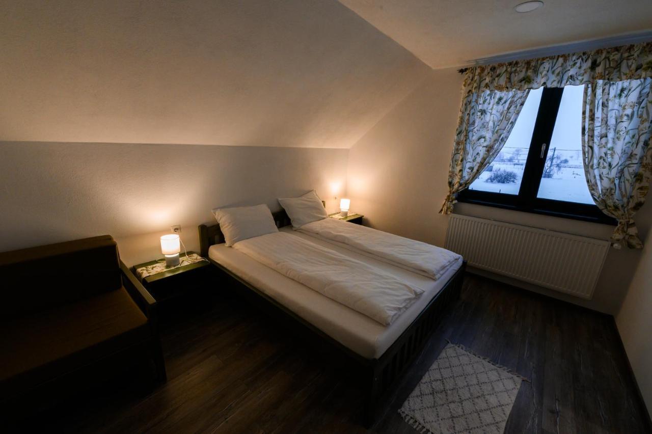 Kadarhaz Bed & Breakfast เวเลซา ภายนอก รูปภาพ