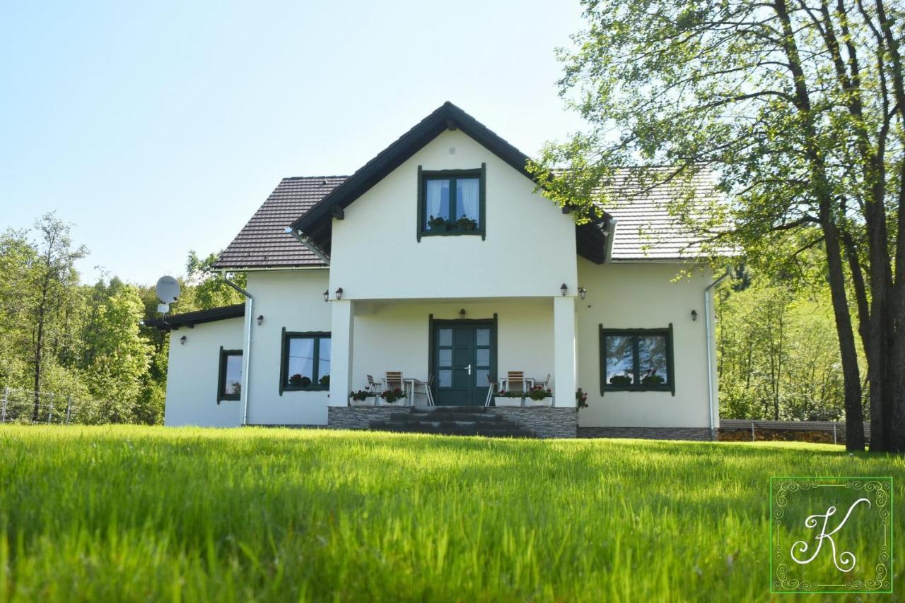 Kadarhaz Bed & Breakfast เวเลซา ภายนอก รูปภาพ